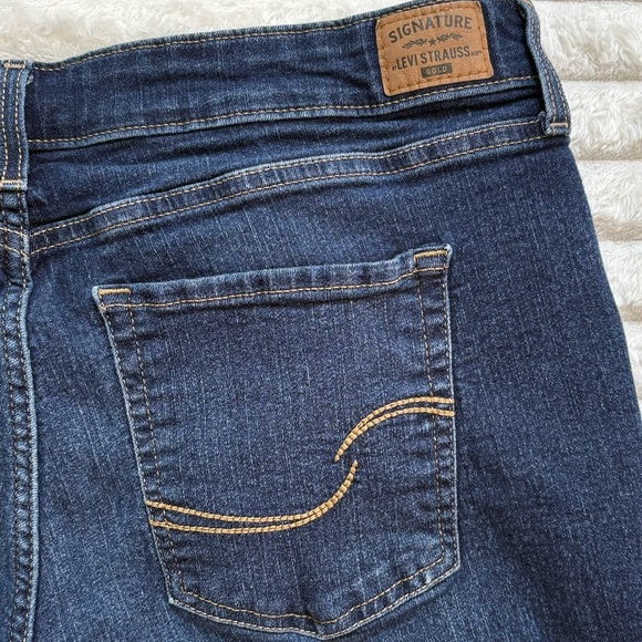 Signature by Levi Strauss Jean Shorts Mid Rise Slim Shorts Size 16 W33 - Picture 6 of 9